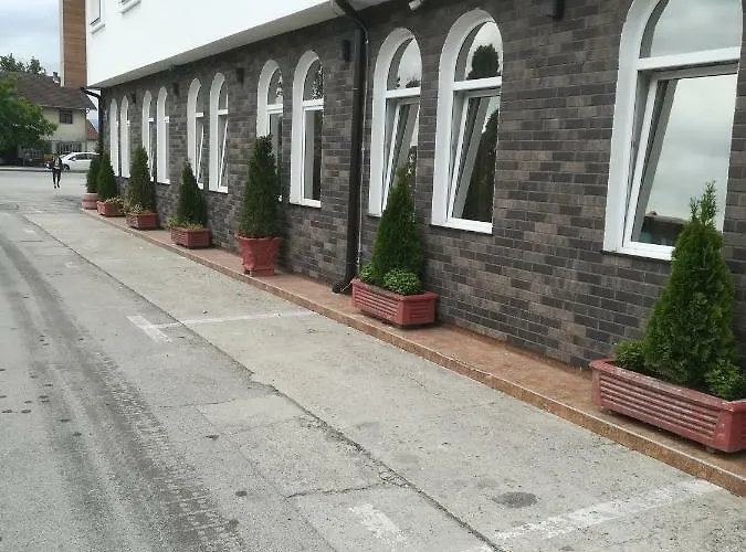 Hotel Stari Krovovi Veternik